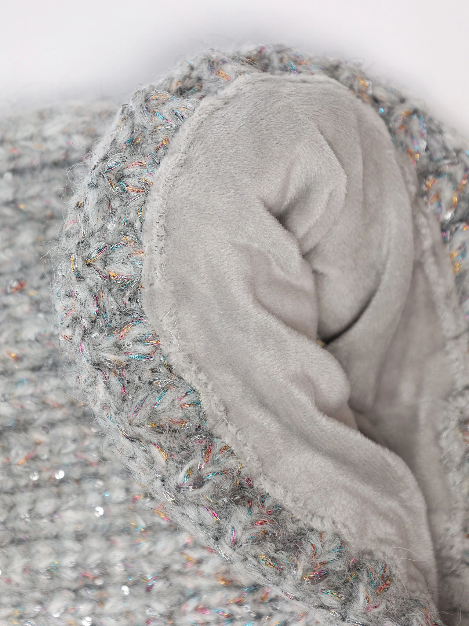 Шапка-бини с люрексом и мелкими пайетками с отворотом в ассортименте